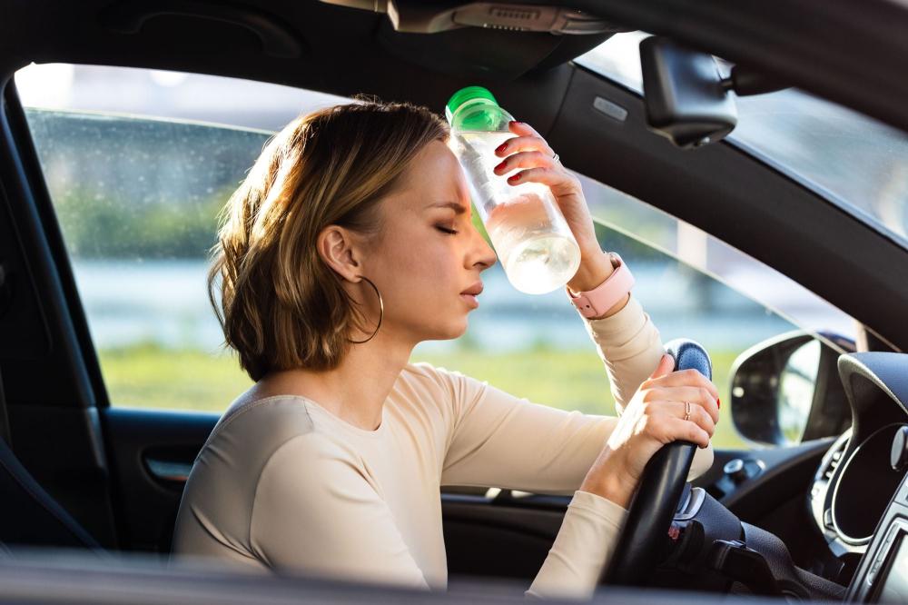 Los riesgos desconocidos de quedarse dentro del auto en verano