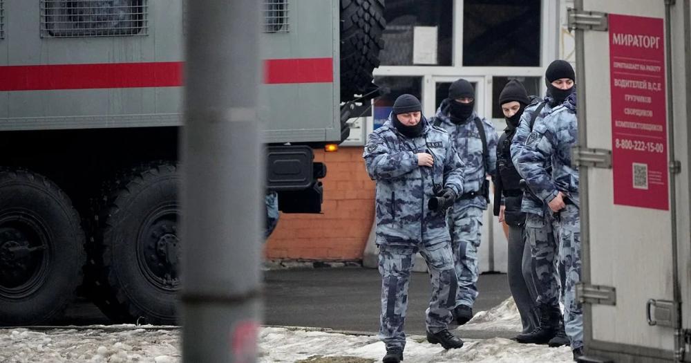A una semana del ataque en Moscú, Rusia arrestó a tres sospechosos que planeaban un nuevo atentado en el sur del país