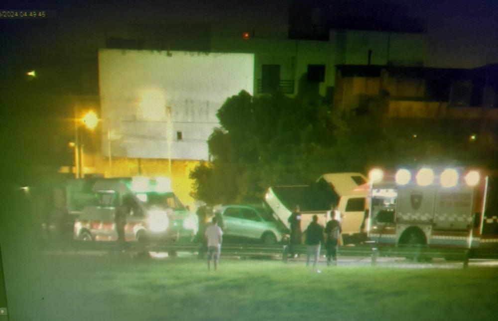 Choque y vuelco en la General Paz: una camioneta terminó arriba de un auto