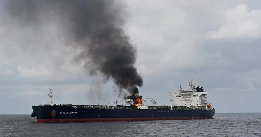 Alcanzado un buque en el mar Rojo en un presunto ataque con misiles de los rebeldes hutíes