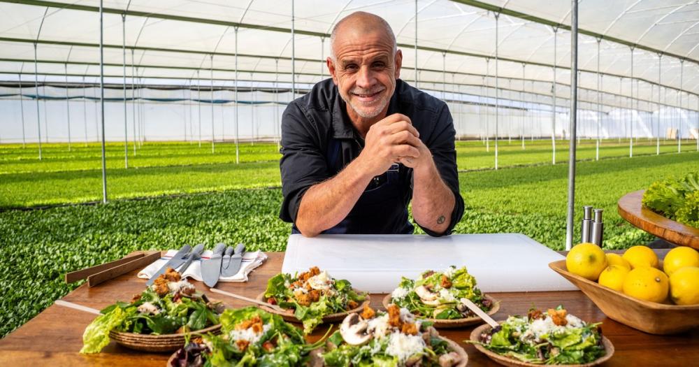 Del “campo a tu mesa”, con Christian Petersen: cómo es producir verduras sin suelo