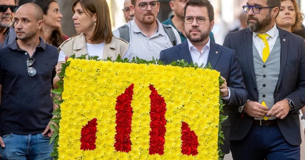 Algunos silbidos y gritos contra ERC en la ofrenda al monumento de Rafael Casanova