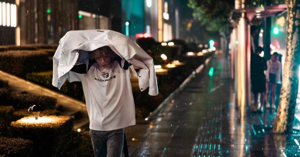 El tifón Bebinca toca tierra en la ciudad china de Shanghái, que cancela cientos de vuelos