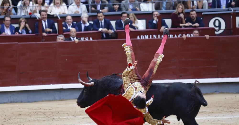 Andrés Roca Rey sufre una grave cogida en Las Ventas con Victoria Federica como testigo