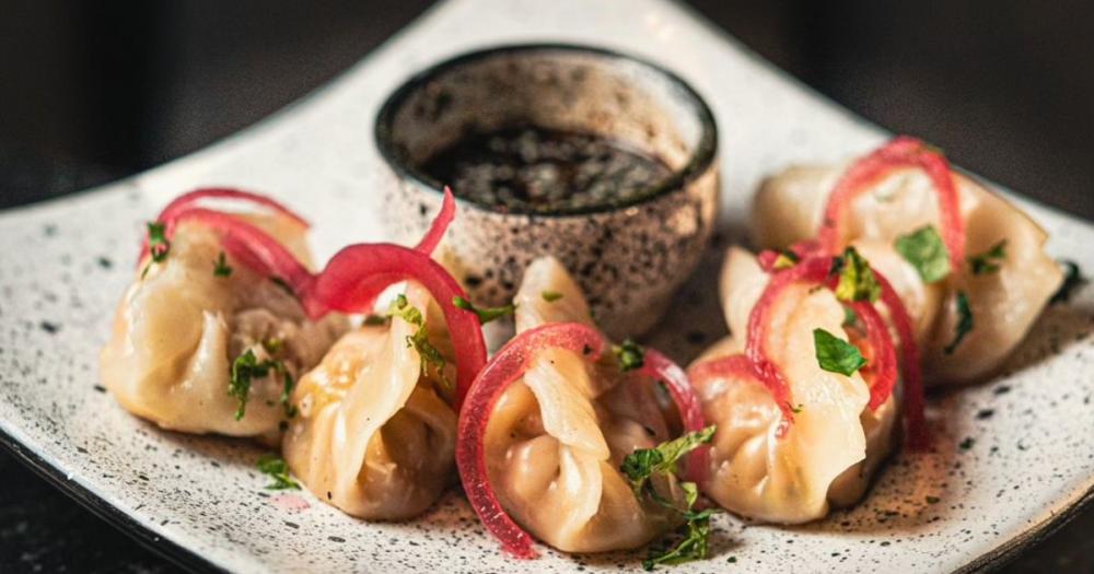 Está oculto en una casa antigua de Palermo y ofrece un ambiente ideal para una cita romántica: conocé todo sobre este restaurante y bar