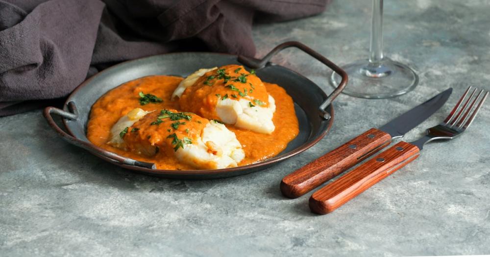 Receta de salsa vizcaína, un básico de la cocina vasca que acompaña al bacalao y también a platos de carne