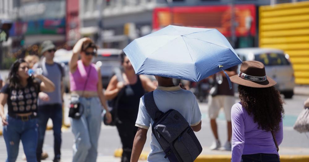 Ola de calor: la máxima llegará a los 35 grados en la Ciudad y este lunes será el día más agobiante del verano