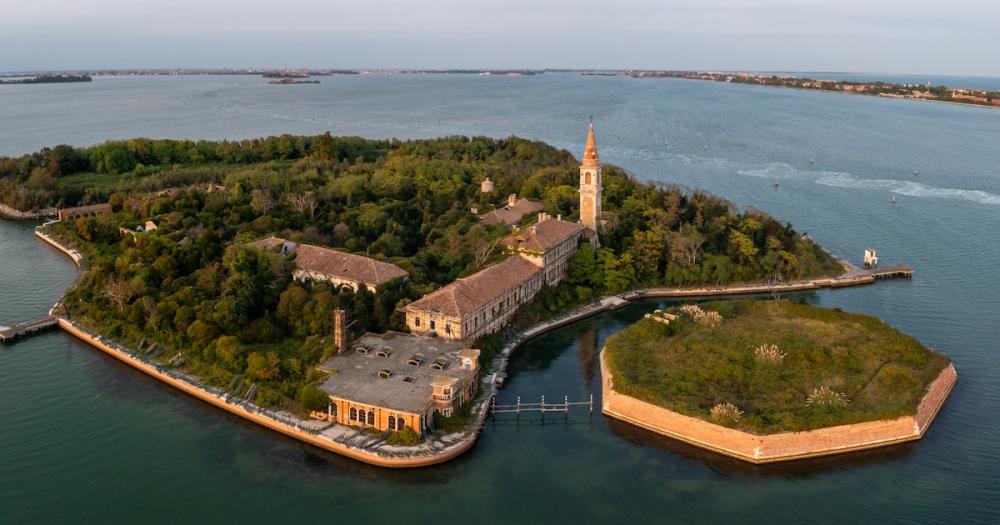 Esta es la isla prohibida de Venecia: experimentos con humanos y un lugar de cuarentena para los enfermos de la peste