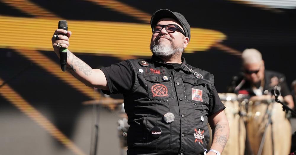 Vocalista de El gran silencio denuncia que policías lanzaron gas al público por bailar slam: “Muy ignorantes”