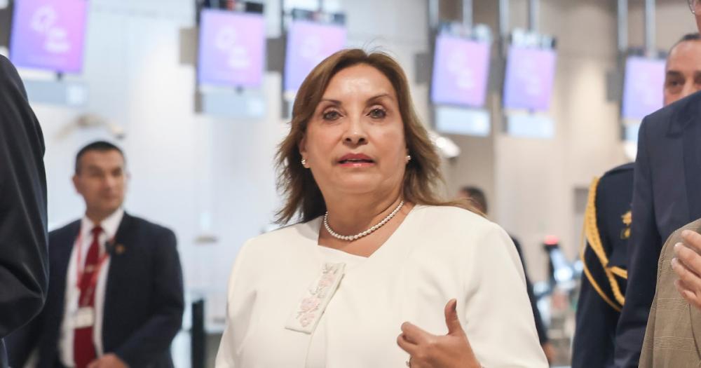 Dina Boluarte pide permiso al Congreso para viajar a Francia a semanas de volver del Vaticano y Ecuador