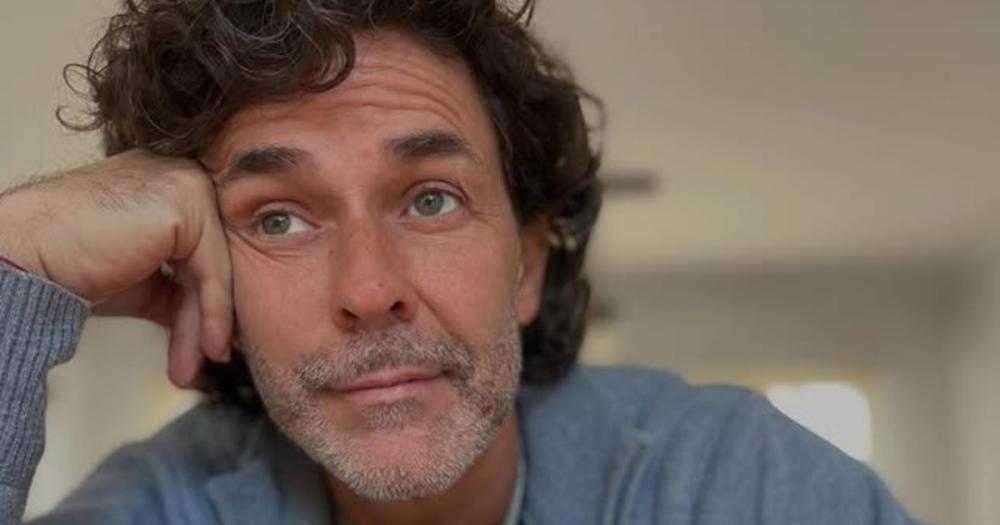 Mariano Martínez, a los besos con una cantante: de quién se trata