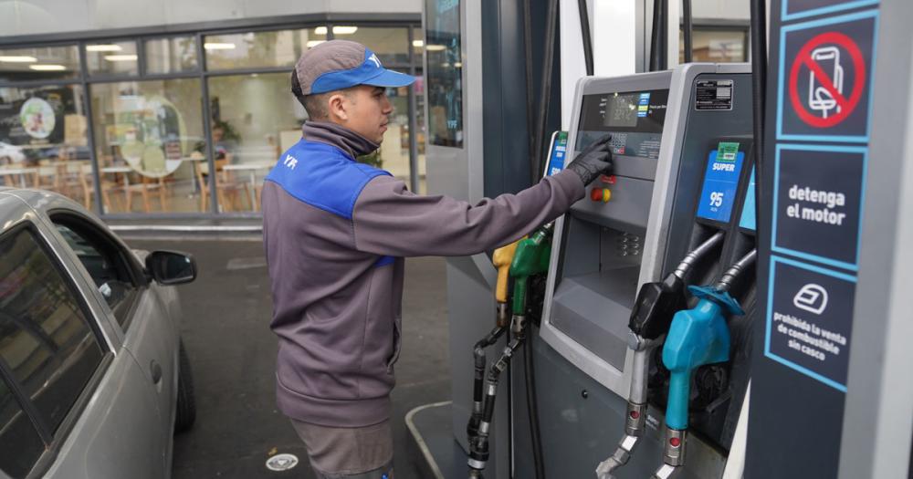 Aumenta la nafta y el gasoil en YPF, pero comienza a regir su esquema de precios diferenciados