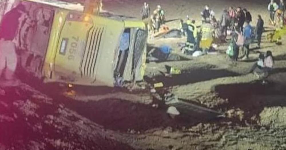 Trágico vuelco de un micro argentino en Chile: hay cuatro muertos y varios heridos graves