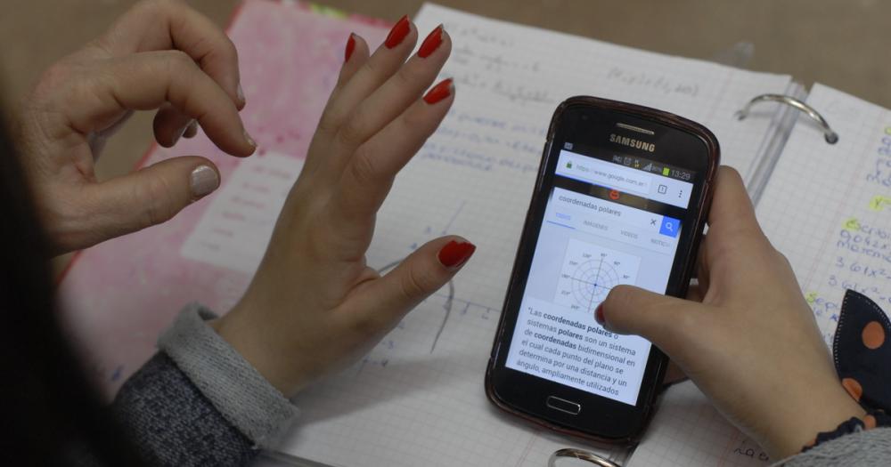 Entrará en vigor una nueva restricción para el uso de teléfonos celulares en escuelas