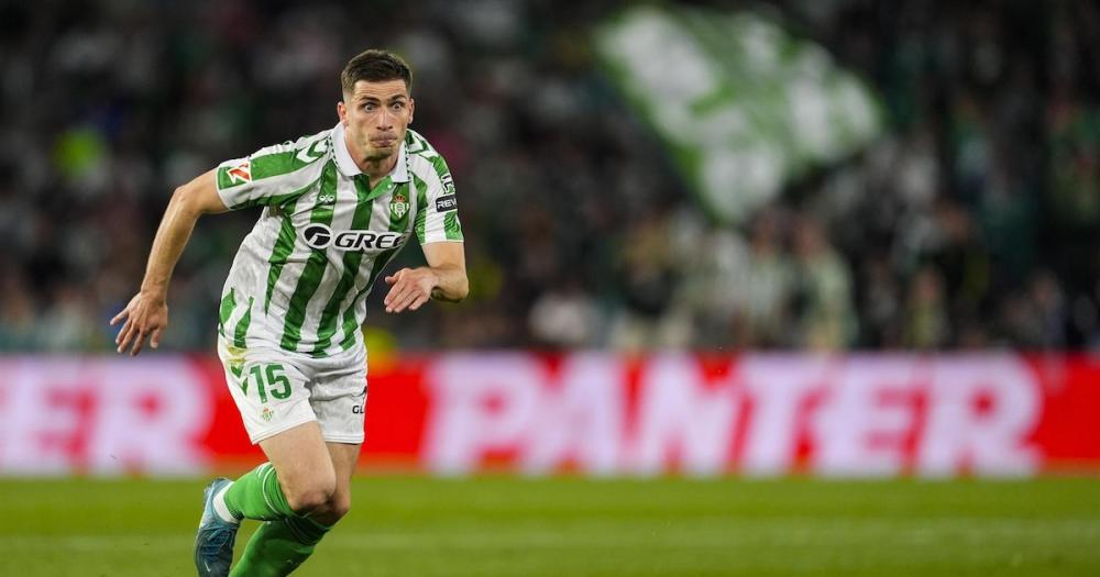 El lateral francés Romain Perraud se marcha del Betis al Lille