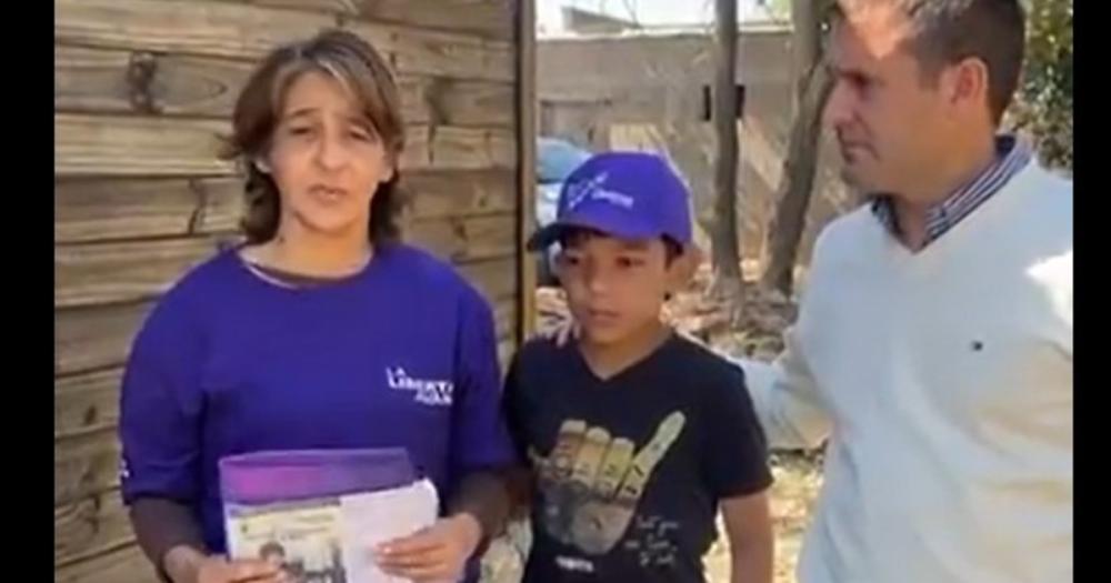 Detuvieron en Tucumán a una mujer por gritar “Viva la libertad, carajo” en un acto de Osvaldo Jaldo