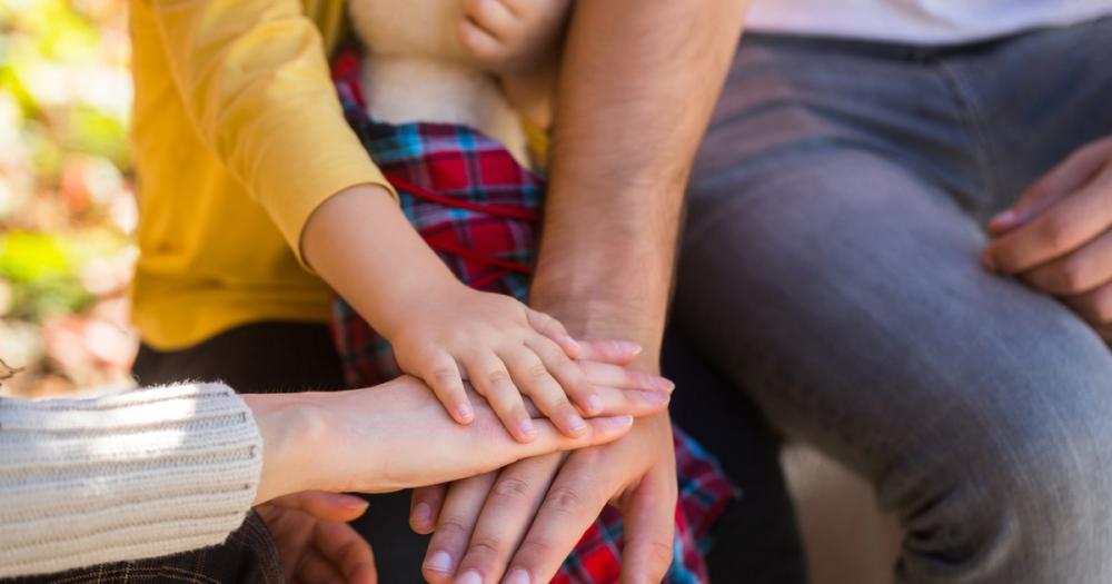Familias con hijos en Estados Unidos recibirán $5,000 dólares en sus cuentas bancarias: conoce el requisito