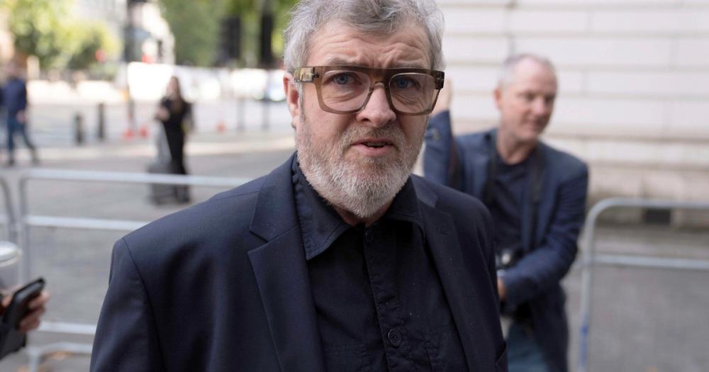 Paul Gallagher, hermano mayor de los músicos de Oasis, acusado de abusos sexuales: hoy se presentó ante el juez
