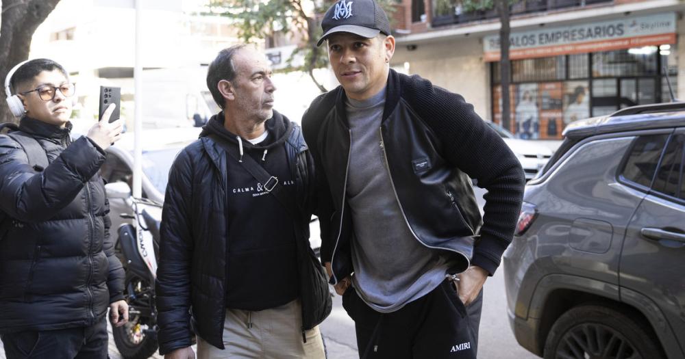 Así llegó Rojo a Racing: el guiño cómplice de Costas con el “problemita del apellido”, la bendición de Milito y Saja y el contrato por productividad