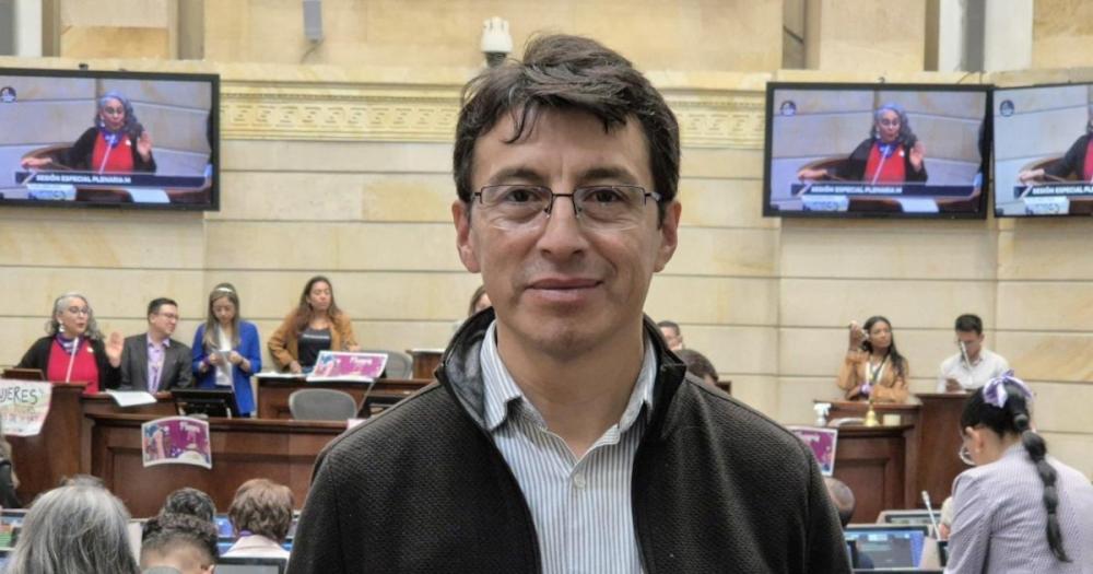 Pocao antes de la elección de nuevo magistrado de la Corte Constitucional, el movimiento Aico suspendió al senador Richard Fuelantala: no podrá votar