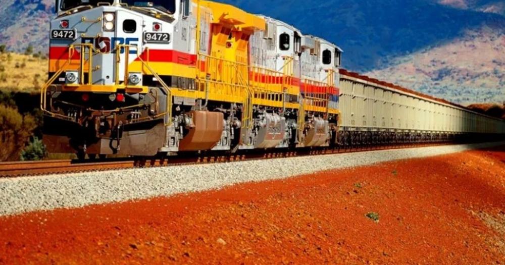 El tren más largo del mundo: más de 7 kilómetros y 82 mil toneladas que cruzan el desierto
