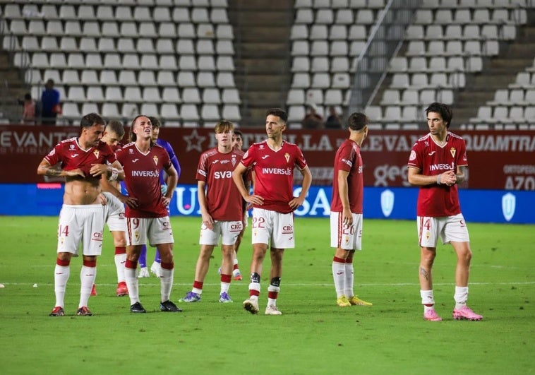 El Real Murcia no sabe remontar en casa