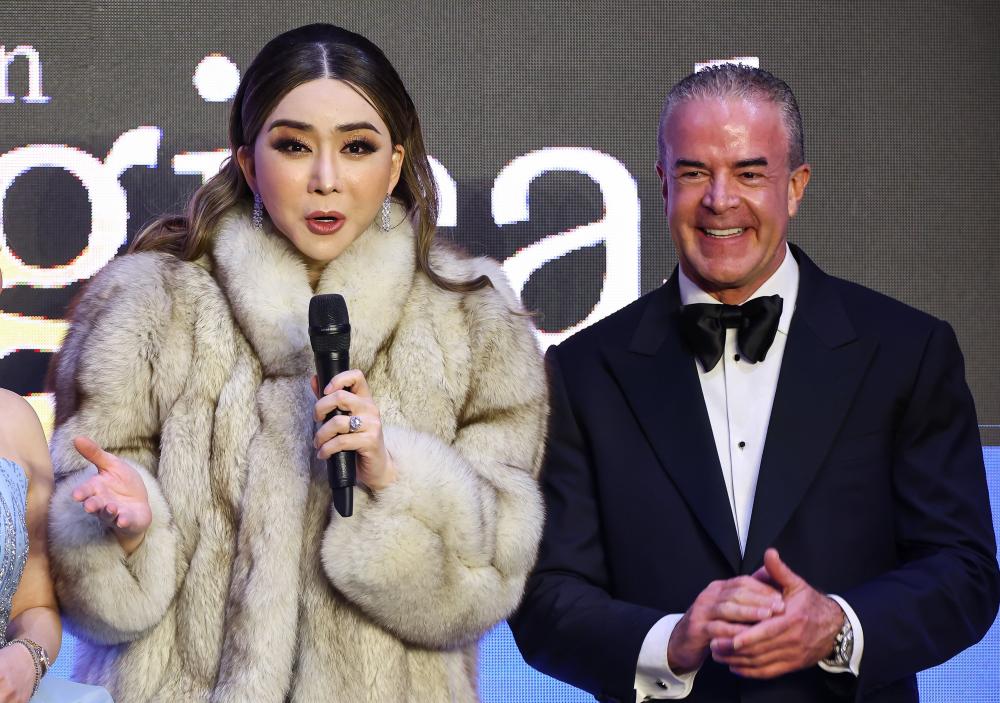 Tailandia congela las cuentas de Anne Jakrajutatip, socia de Raúl Rocha Cantú en Miss Universo